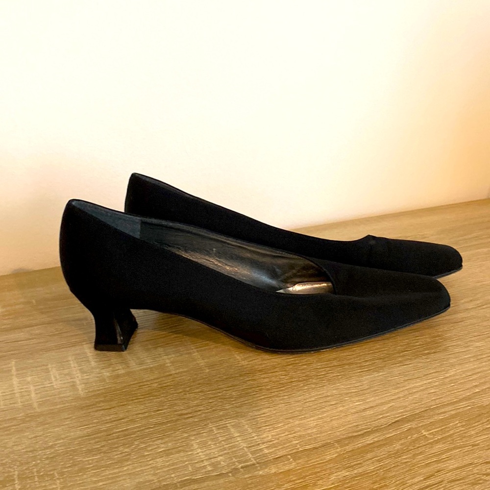 Stuart Weitzman black heels size 6.5B B55